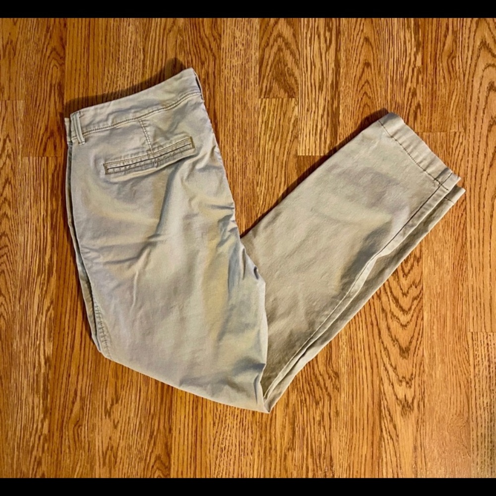 Old navy khaki curvy skinny ankle crop capris
